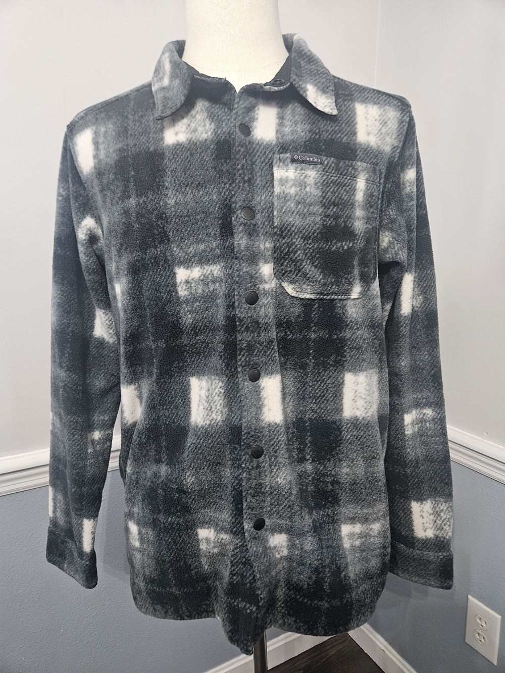 Columbia Men’s Black & White Plaid Lightweight Shirt Jacket Size M